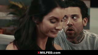 Η Γυναίκα και ο Ανώμαλος Ντετέκτιβ - XMILFED.com