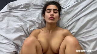 Хийлгэж, Түүний Хөл Дээр Нь Түүний Толгой Нь Гүн Гүнзгий Нэвтрэн Орох