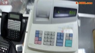 Шаргал бяцхан хүүгийн борлуулдаг түүний уут, pounded