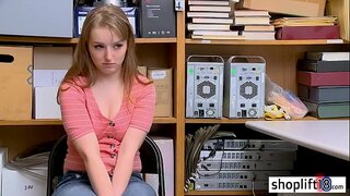 ˜�거운 젊은 여자 도둑 엿에 의해 손상 cop