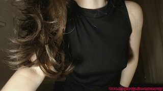 Mlieko odkvapkávanie cez moje šaty Mlieko odkvapkávanie cez moje šaty