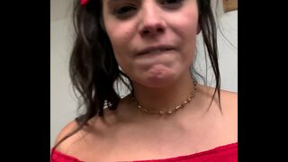 R. کی طرف سے آخر نوعمر لڑکی بنفشی سٹار پر Instagram کے لئے اس کے سابق پریمی