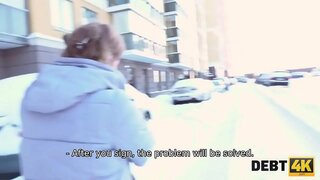 DEBT4K. Calibri Anjel barman nemôže získať peniaze, ale môže sa použiť jej sexuálne charms