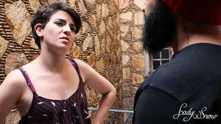 Comunistinha Boulosga ovoz berishi kerak va u shoxga aylandi